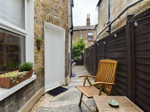 Victorian Garden Flat image 2