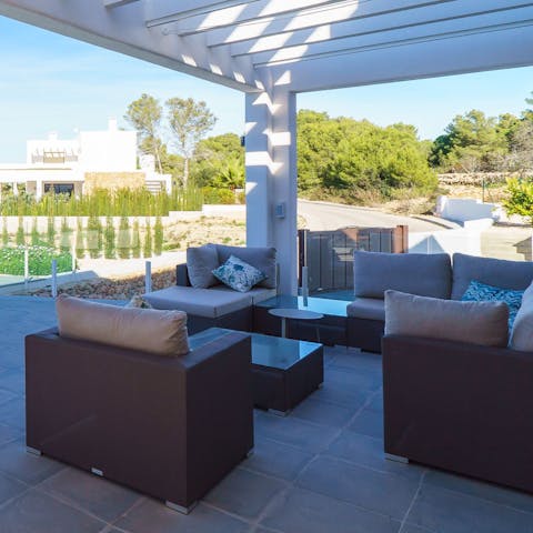 Lounge in the shade of the terrace