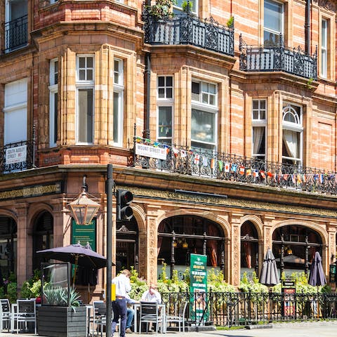 Visit the pubs and restaurants of Mayfair that are on your doorstep
