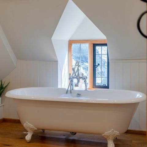 Enjoy a soak in the freestanding bath after a day's hiking