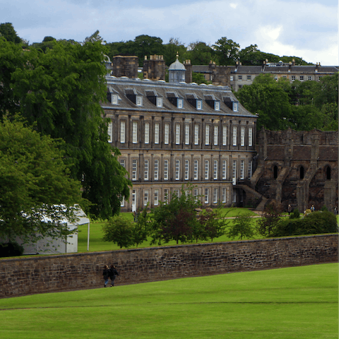 Visit the stunning Palace of Holyroodhouse, a fifteen-minute walk from this home