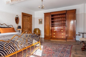 Elegant Georgian Gem image 4