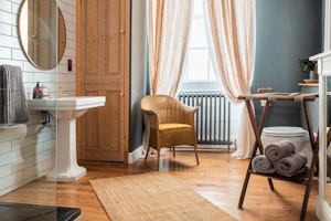 Elegant Georgian Gem image 2