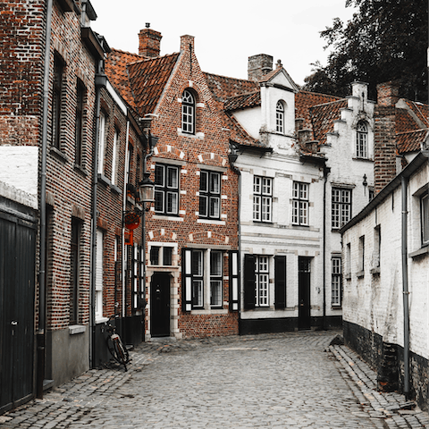 Traverse the streets of Bruges and immerse yourself in the city's rich history