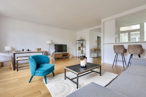 Elegance in Paris image 6