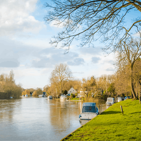 Visit the nearby market town of Staines-upon-Thames