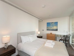 Thames Heights image 12