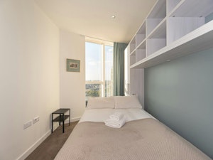 Thames Heights image 2