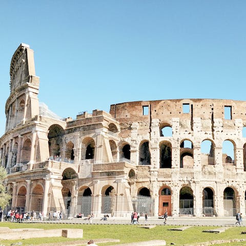 Wander over to the Colosseum in ten minutes