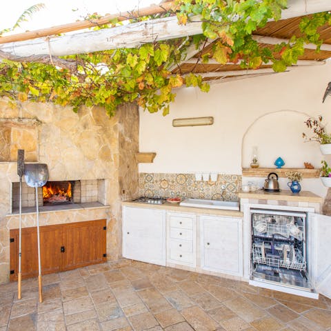 Cook up hearty Italian feasts in the outdoor kitchen, complete with traditional pizza oven