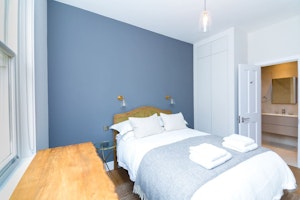 Thames & Crown image 10