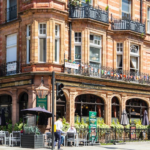 Find a sunny spot for a bite to eat in Mayfair –⁠ it's right on your doorstep  