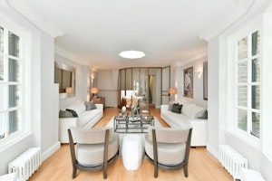 Grand Mansion image 8