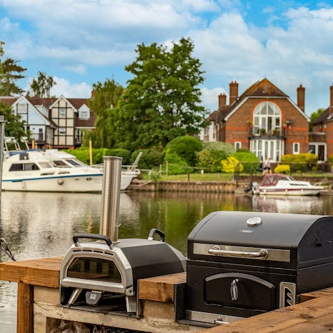 Barbecue lunch with a view of the River Thames