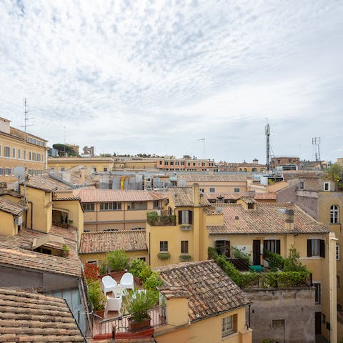 Enjoy the view of Colle Quirinale from the cosy living room