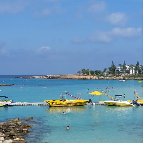 Spend your days relaxing on Fig Tree Bay – just a short stroll away