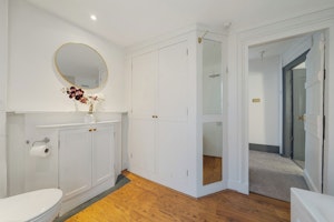 The Queen's Home image 7