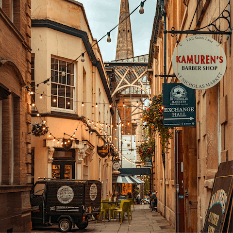 Stroll sixteen minutes to the trendy Old City neighbourhood of Bristol