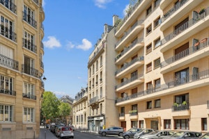 Auteuil in Bloom image 4
