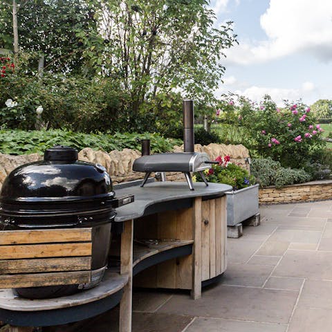 Cook a pizza in the outdoor kitchen and top it with some local Worcestershire produce
