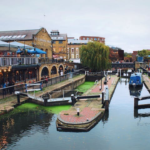 Walk to lively Camden Town in less than twenty minutes 
