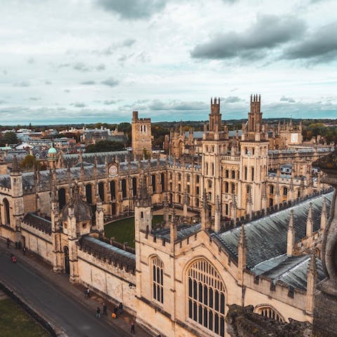Hop in the car and be among the historic colleges of Oxford in twenty minutes