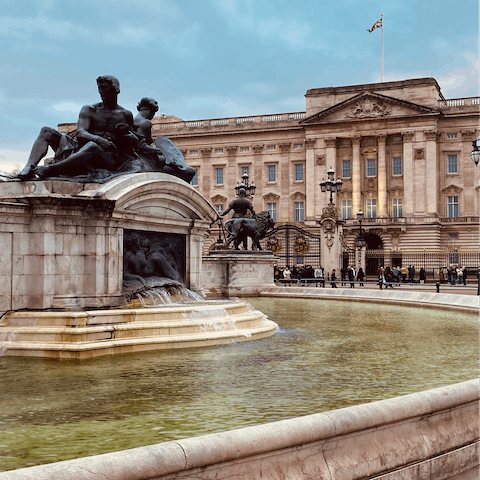 Stroll over to Buckingham Palace, just four minutes from your building