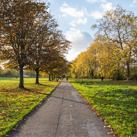 Go for an afternoon stroll through nearby Hyde Park