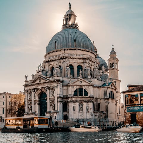 Discover the stunning historical architecture of Venice