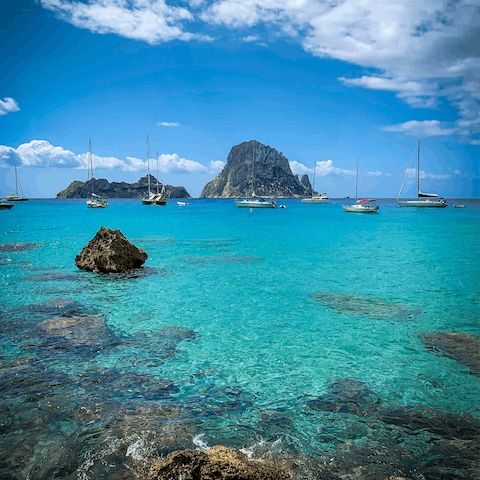 Explore stunning Ibiza's stunning coastline by boat charter