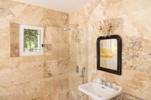 Lourmarin Retreat image 9