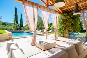 Lourmarin Retreat image 3