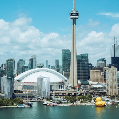 Walk to the Harbourfront in just a few minutes