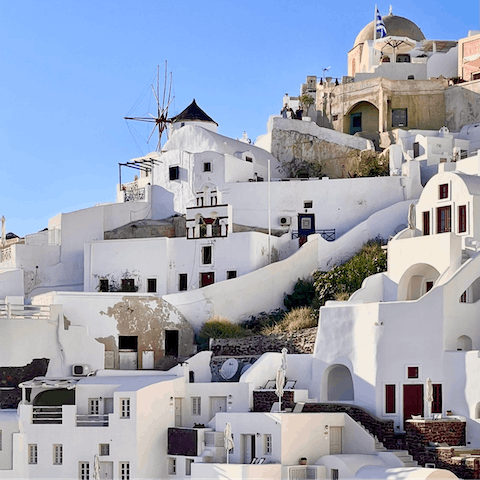 Immerse yourself in the iconic scenery of Mykonos 