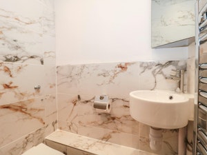 Flat 5 image 6