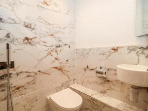 Flat 5 image 2