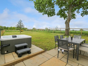 Cotswold Honey Coloured Cottage image 14