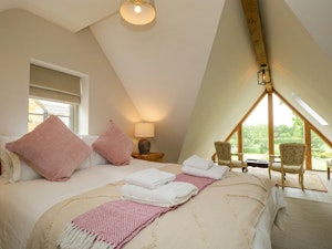 Cotswold Honey Coloured Cottage image 13