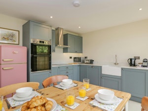 Cotswold Honey Coloured Cottage image 12