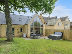 Cotswold Honey Coloured Cottage image 10