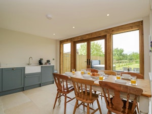 Cotswold Honey Coloured Cottage image 9