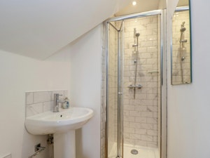 Cotswold Honey Coloured Cottage image 8