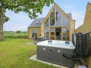 Cotswold Honey Coloured Cottage image 1