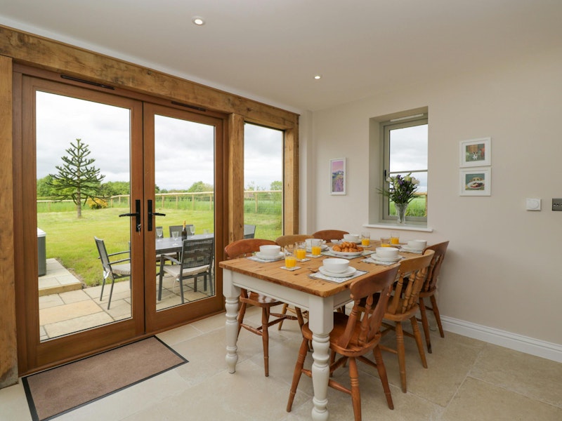 Cotswold Honey Coloured Cottage additional image