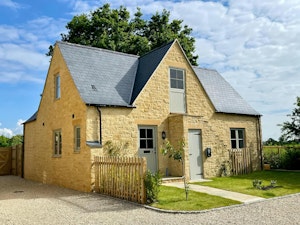 Cotswold Honey Coloured Cottage image 4