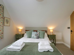 Cotswold Honey Coloured Cottage image 2