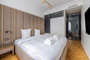 Elegant Parisian Residence image 11