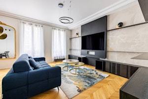 Elegant Parisian Residence image 6