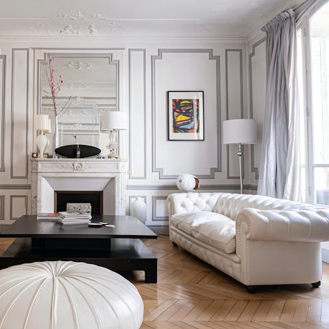 Relax in the elegant living room after a busy day in Paris