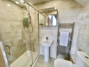 Salt Lodge image 14
